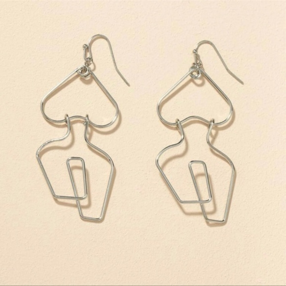 3/$30 🤍 Abstract Face Earrings